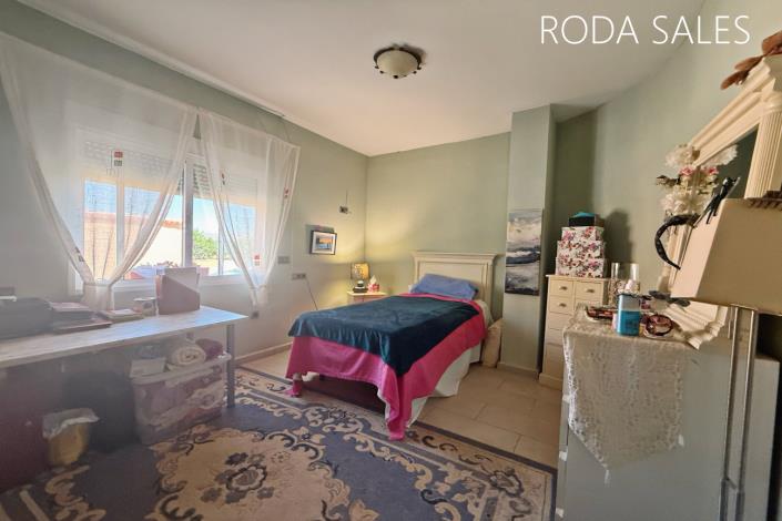 Image No.12-3 Bed Semi-Detached for sale