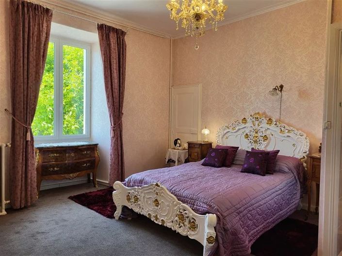 Image No.12-9 Bed Chateaux for sale