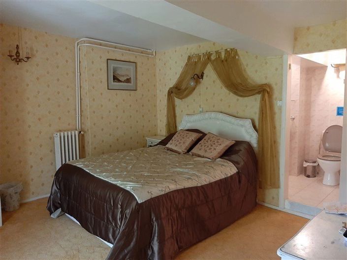 Image No.18-9 Bed Chateaux for sale