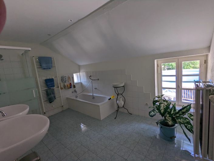 Image No.21-6 Bed House for sale