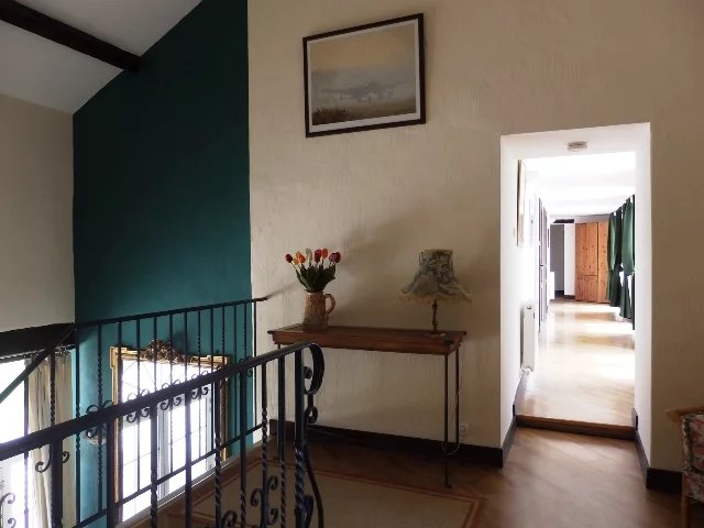 Image No.17-6 Bed House for sale