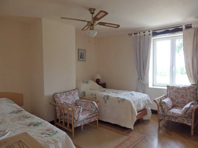 Image No.20-6 Bed House for sale