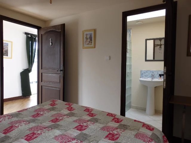 Image No.23-6 Bed House for sale