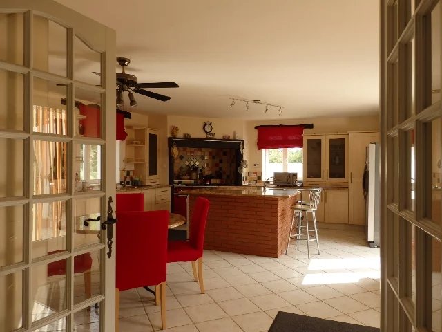 Image No.8-6 Bed House for sale