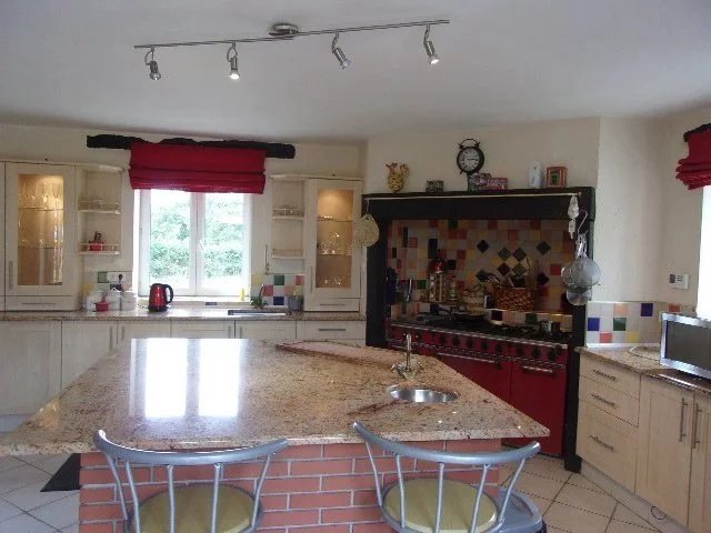 Image No.9-6 Bed House for sale