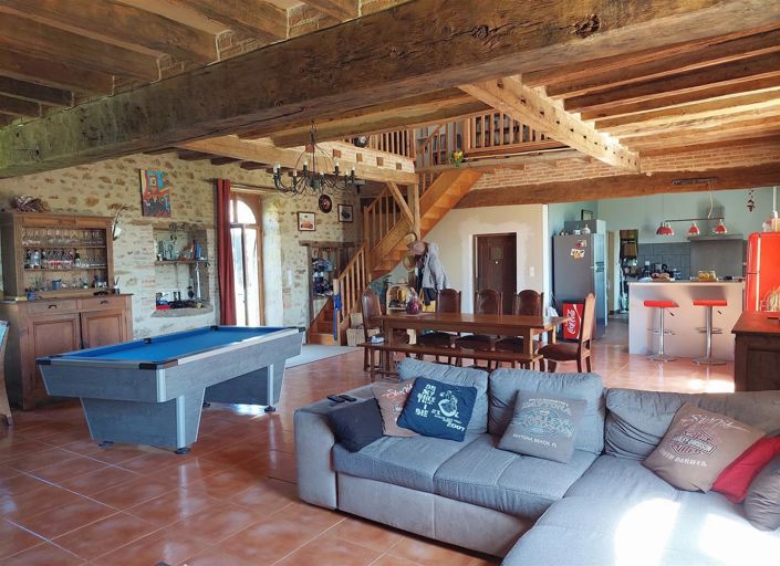 Image No.8-6 Bed House for sale