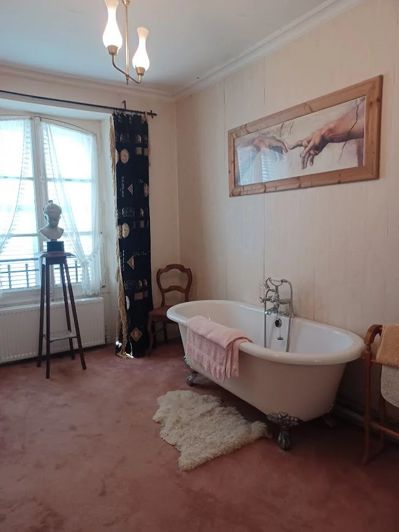 Image No.16-6 Bed House for sale