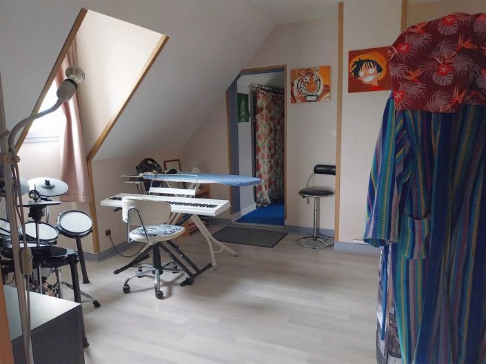 Image No.8-5 Bed House for sale