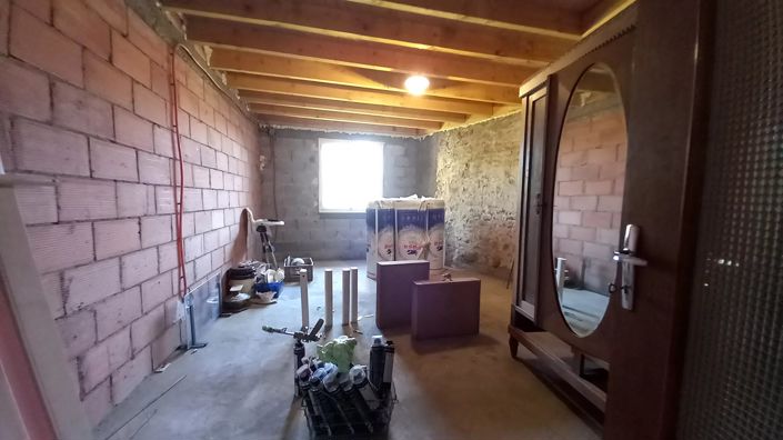 Image No.18-6 Bed House for sale