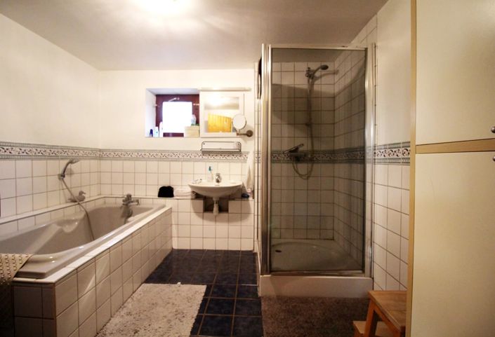 Image No.10-3 Bed House for sale