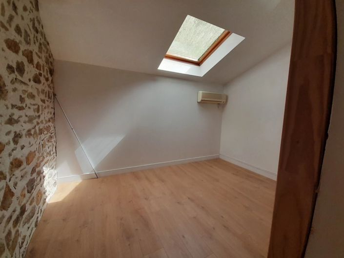 Image No.11-2 Bed House for sale