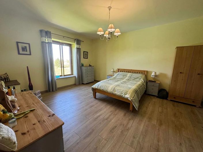 Image No.16-7 Bed Property for sale