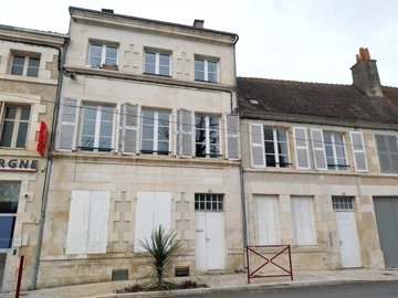 1 - Saint-Savin, Property