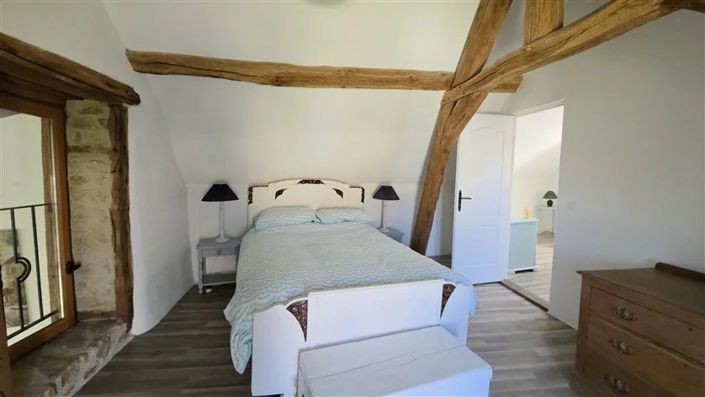 Image No.18-6 Bed House for sale