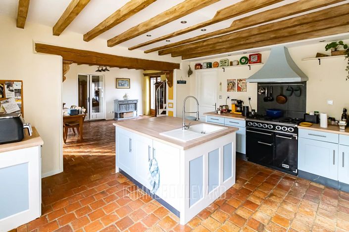 Image No.10-3 Bed House for sale