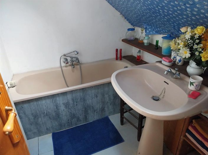 Image No.10-2 Bed House for sale