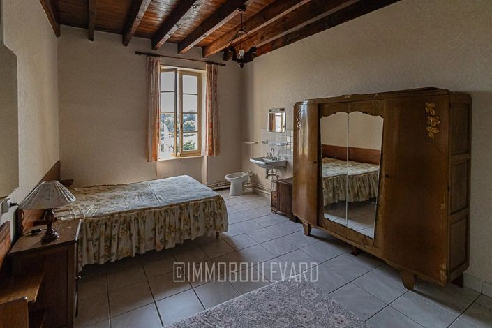 Image No.17-7 Bed House for sale