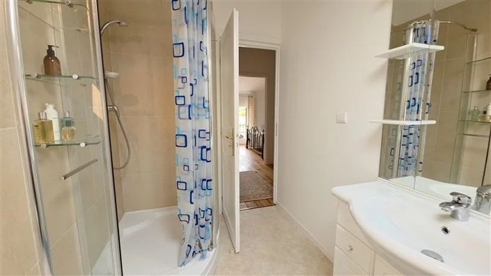 Image No.11-11 Bed Property for sale