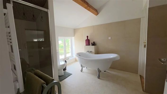 Image No.15-11 Bed Property for sale