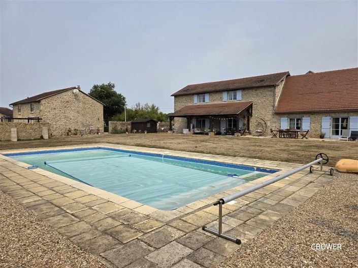 Image No.16-11 Bed Property for sale