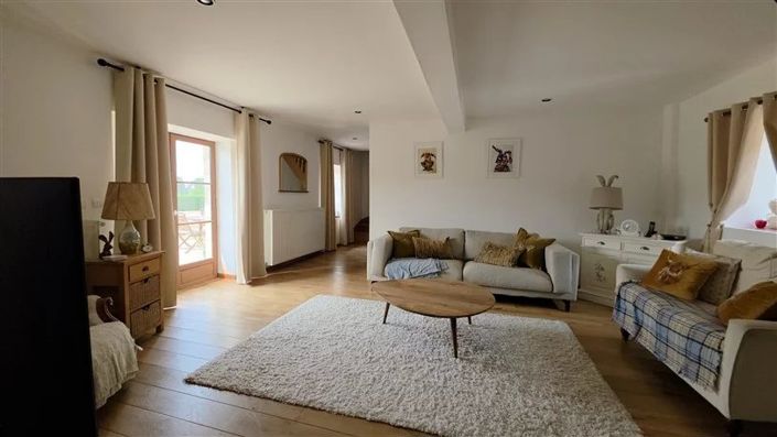 Image No.18-11 Bed Property for sale