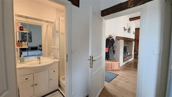 Image No.30-11 Bed Property for sale