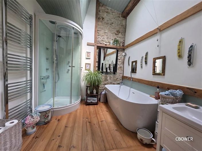 Image No.10-6 Bed House for sale