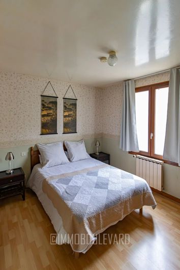 Image No.19-8 Bed House for sale