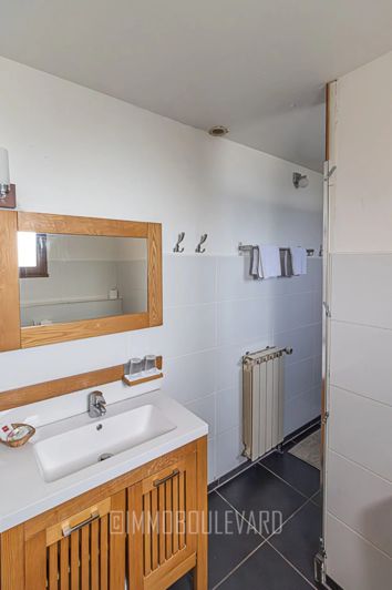 Image No.23-8 Bed House for sale