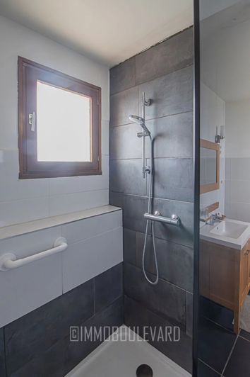 Image No.24-8 Bed House for sale