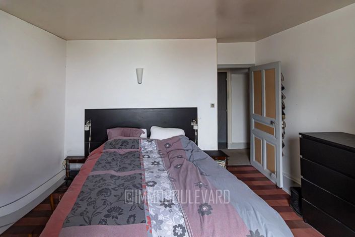 Image No.28-8 Bed House for sale