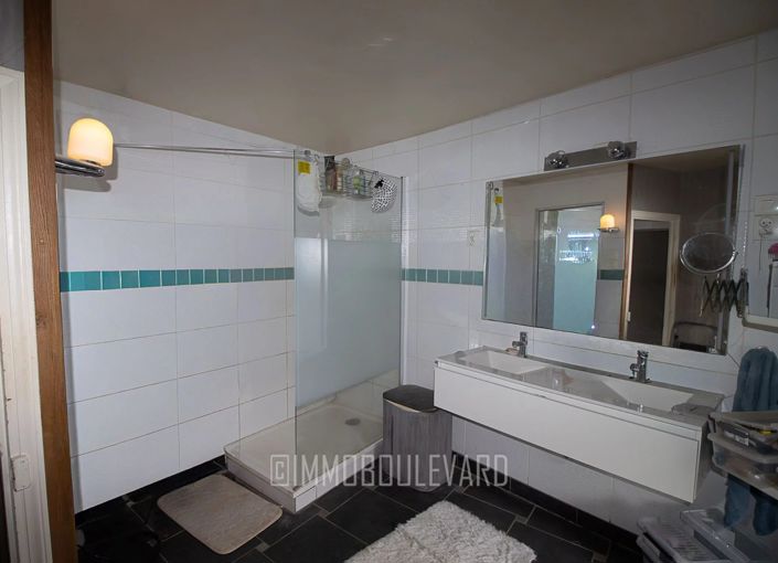 Image No.29-8 Bed House for sale