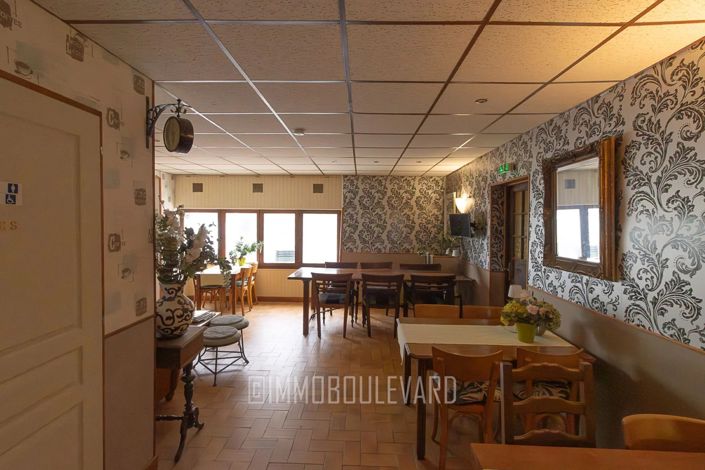 Image No.8-8 Bed House for sale