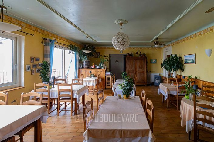 Image No.9-8 Bed House for sale