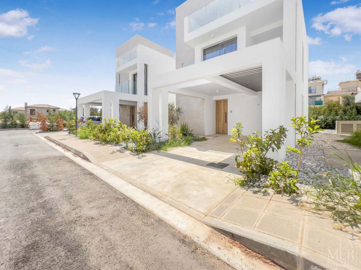 Image No.10-3 Bed Villa for sale