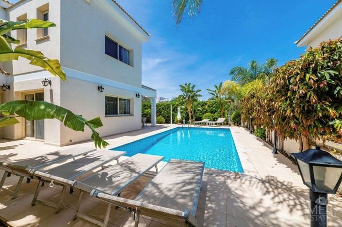 Image No.1-3 Bed Villa for sale