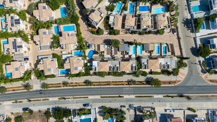 Image No.18-2 Bed Townhouse for sale