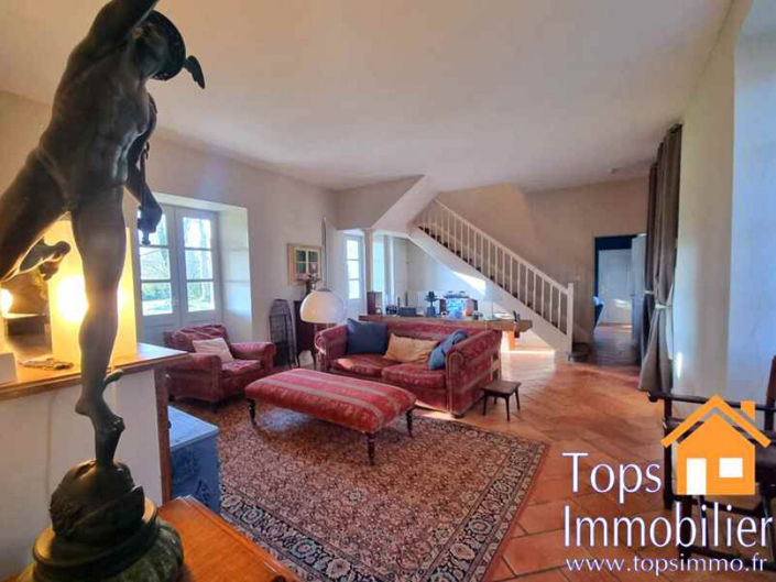 Image No.12-5 Bed Property for sale