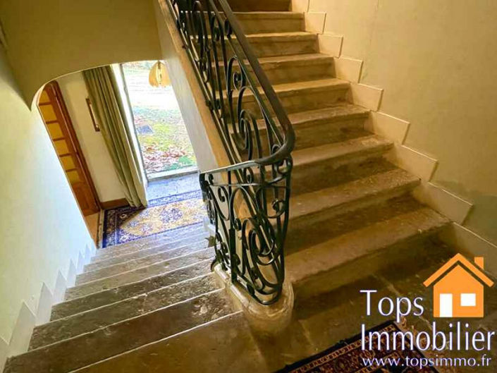 Image No.11-8 Bed Property for sale