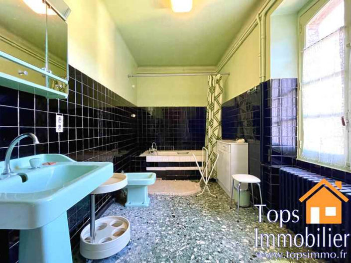 Image No.14-8 Bed Property for sale