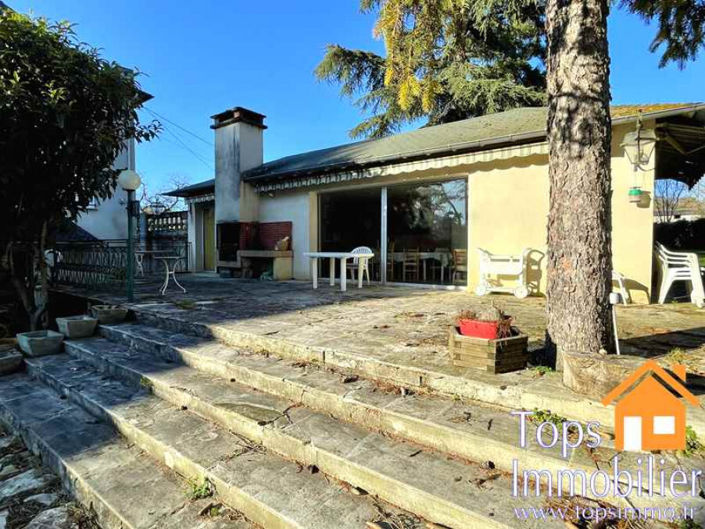 Image No.15-8 Bed Property for sale