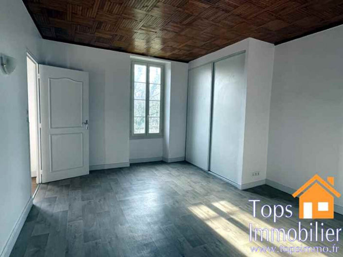 Image No.10-6 Bed Property for sale