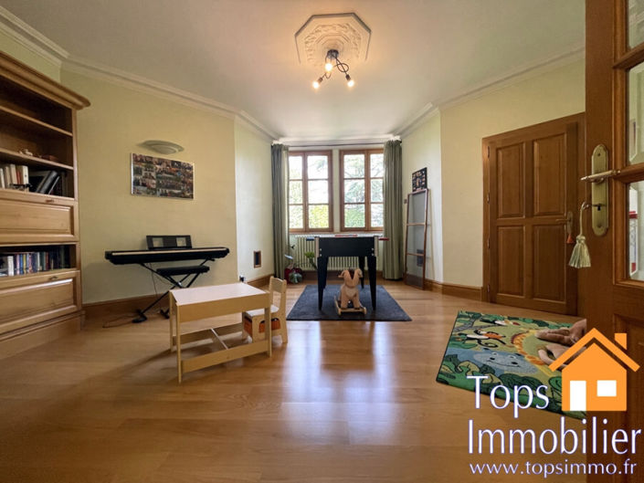 Image No.9-6 Bed House for sale