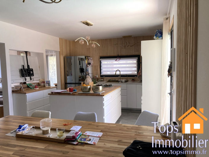 Image No.8-4 Bed Property for sale