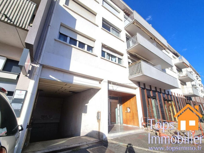 Image No.10-2 Bed Property for sale