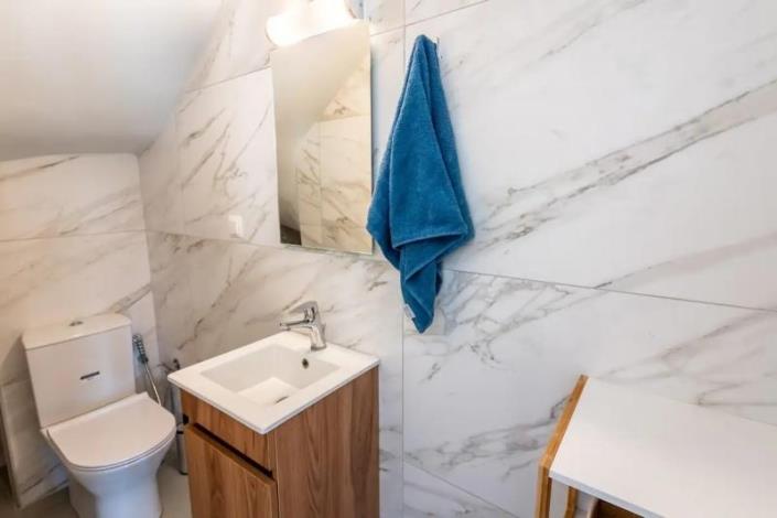 Image No.6-2 Bed Maisonette for sale