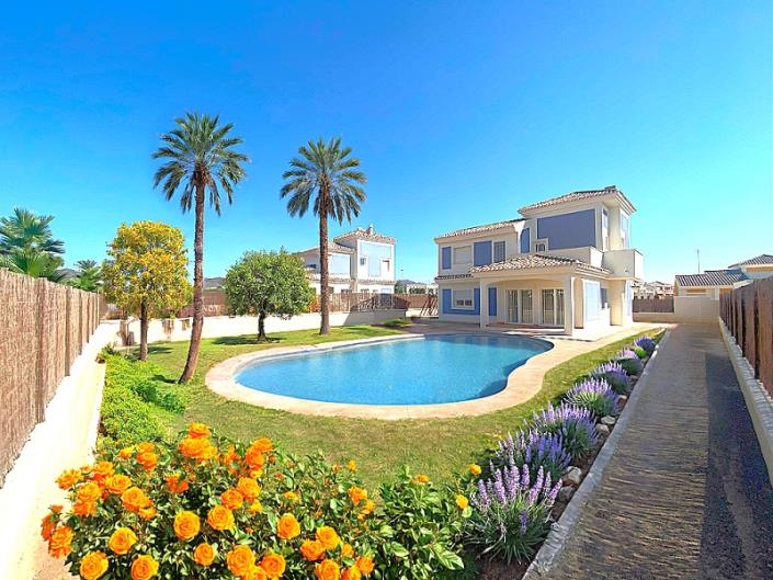 Image No.1-4 Bed Villa / Detached for sale