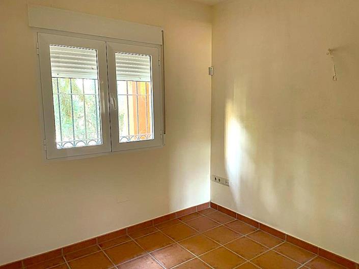 Image No.16-2 Bed Semi-Detached for sale