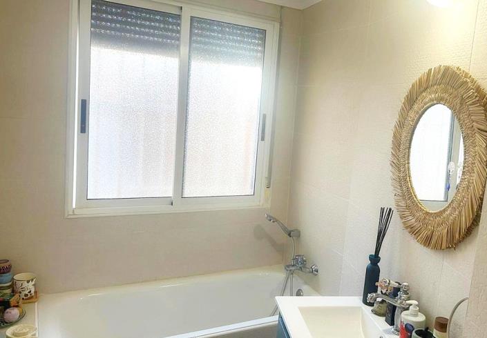 Image No.8-4 Bed Semi-Detached for sale