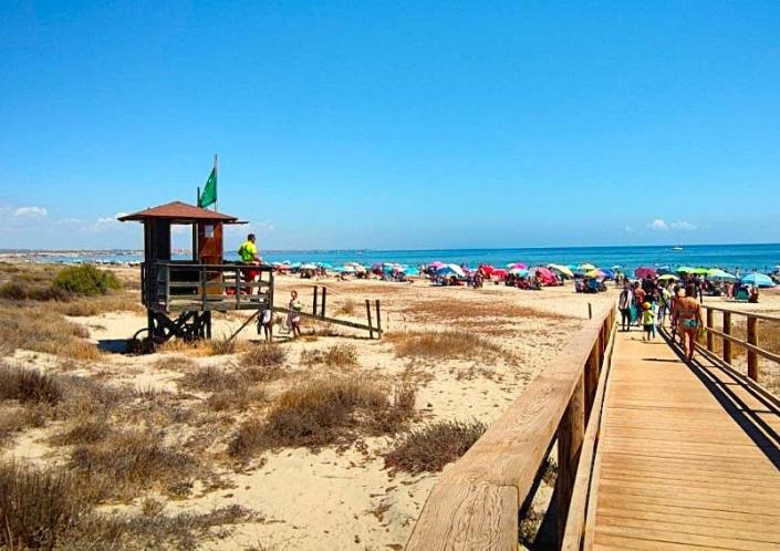 Image No.12-4 Bed Semi-Detached for sale